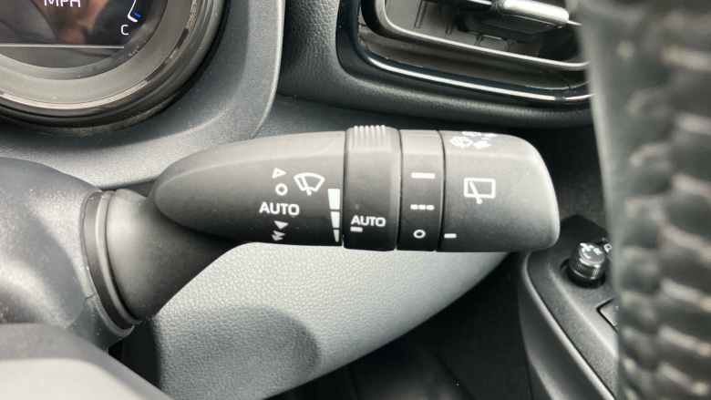 Toyota Yaris 1.5 Hybrid Launch Edition 5dr CVT Hybrid Hatchback